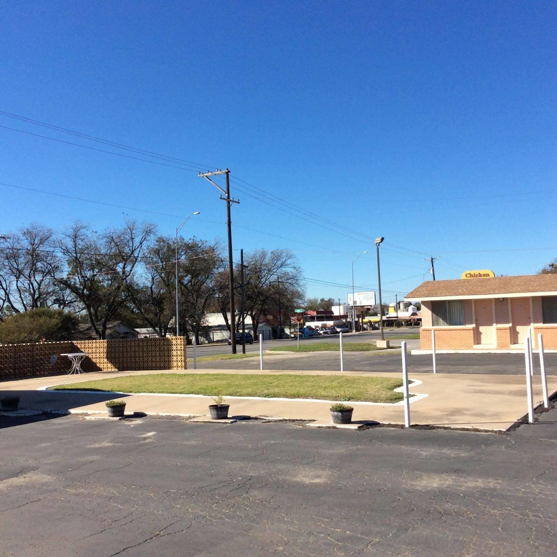 Regency Inn Comanche Exterior photo