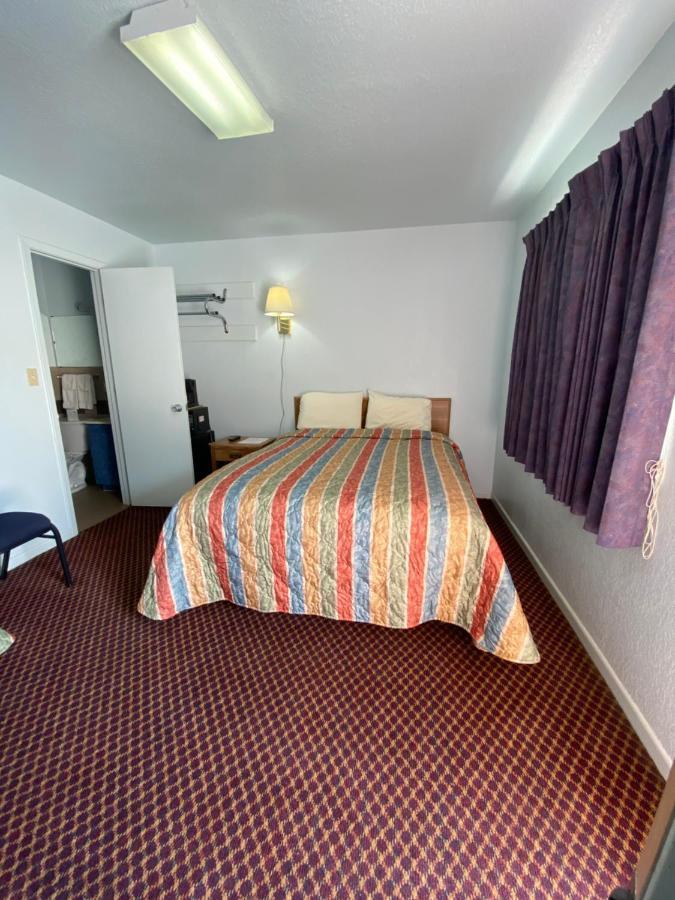 Regency Inn Comanche Exterior photo